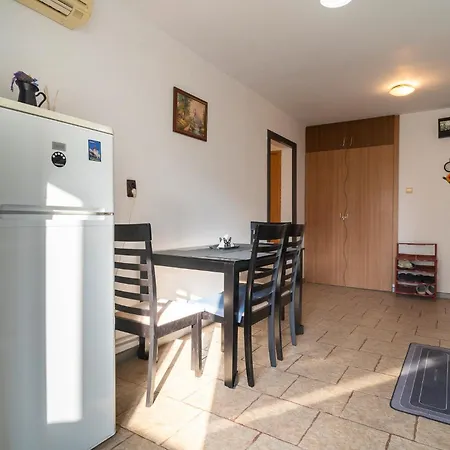 Apartmán Rustic & Spacious 3br *