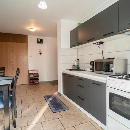 Rustic & Spacious 3br Appartamento