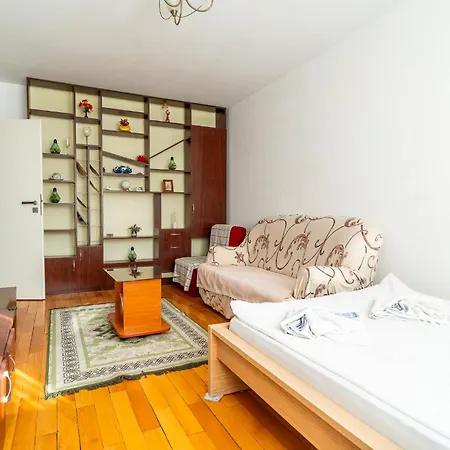 Rustic & Spacious 3br Apartment Bukarest